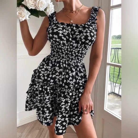 Shein size S floral runched mini dress - Picture 4 of 6